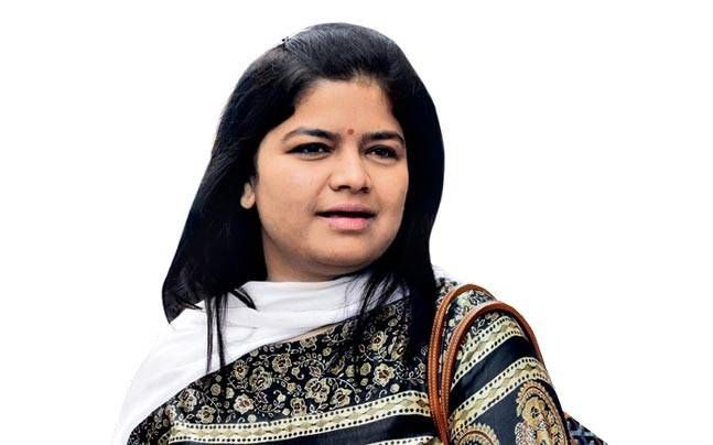 The controversial statement of BJP MP Poonam Mahajan Says Protesters Are 'Urban Maoists' | किसान मोर्चातून माओवाद डोकावतोय , पूनम महाजन यांचं वादग्रस्त वक्तव्य The controversial statement of BJP MP Poonam Mahajan Says Protesters Are 'Urban Maoists' | किसान मोर्चातून माओवाद डोकावतोय , पूनम महाजन यांचं वादग्रस्त वक्तव्य