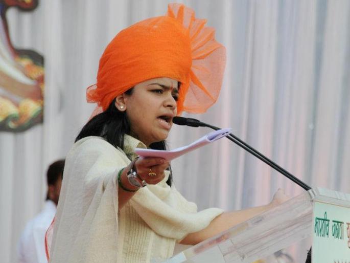 Poonam Mahajan was trolled on social media, NCP also protested | पूनम महाजन यांना नेटकऱ्यांनी फटकारले; राष्ट्रवादीनेही केला निषेध Poonam Mahajan was trolled on social media, NCP also protested | पूनम महाजन यांना नेटकऱ्यांनी फटकारले; राष्ट्रवादीनेही केला निषेध