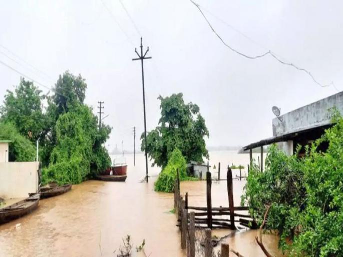 High Court orders to provide basic amenities to four villages in gadchiroli whom disconnected by floods | पुरामुळे संपर्क तुटलेल्या चार गावांना मूलभूत सुविधा द्या, उच्च न्यायालयाचा आदेश High Court orders to provide basic amenities to four villages in gadchiroli whom disconnected by floods | पुरामुळे संपर्क तुटलेल्या चार गावांना मूलभूत सुविधा द्या, उच्च न्यायालयाचा आदेश