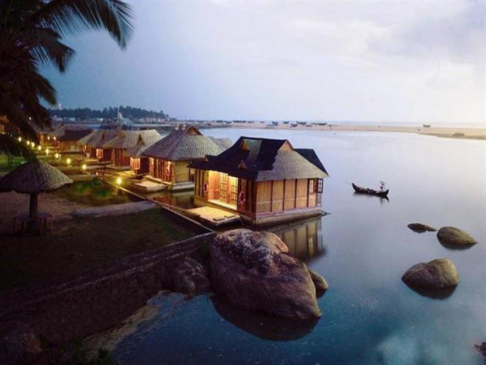 Poovar is the famous for romantic travel | बेस्ट रोमॅन्टिक डेस्टिनेशन आहे 'पूवार'; अॅडव्हेंचर्स अनुभवण्यासाठी नक्की जा Poovar is the famous for romantic travel | बेस्ट रोमॅन्टिक डेस्टिनेशन आहे 'पूवार'; अॅडव्हेंचर्स अनुभवण्यासाठी नक्की जा