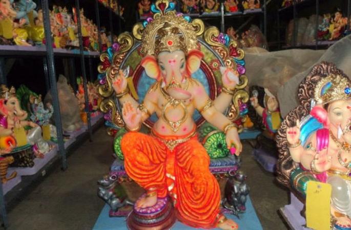 The corporation is not serious about restrictions on POP idols | पीओपी मूर्तींवरील निर्बंधासाठी मनपा गंभीर नाही