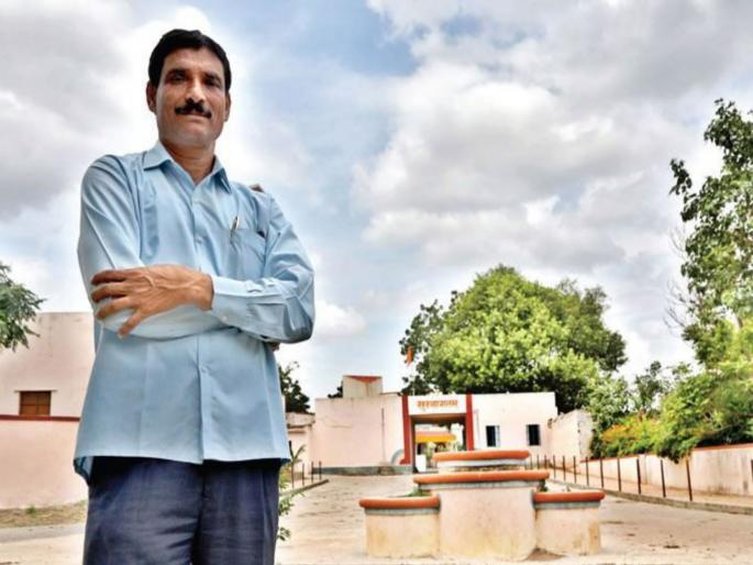 Cities are not able to accommodate migrants: Panpatrao Pawar | स्थलांतरांना सामावून घेण्याची क्षमता नसल्याने शहरे बकाल : पाेपटराव पवार Cities are not able to accommodate migrants: Panpatrao Pawar | स्थलांतरांना सामावून घेण्याची क्षमता नसल्याने शहरे बकाल : पाेपटराव पवार