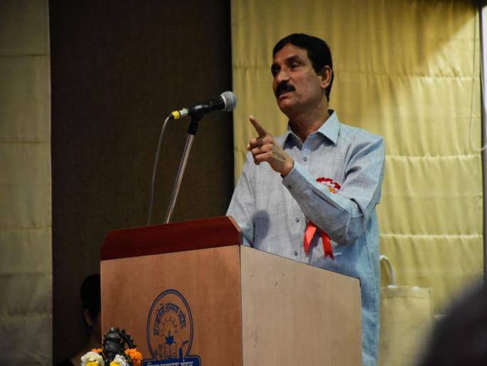 Provide sufficient funds for villages with population less than five thousand - Popatrao Pawar | पाच हजारांपेक्षा कमी लोकसंख्येच्या गावांसाठी हवी भरीव निधीची तरतूद - पोपटराव पवार