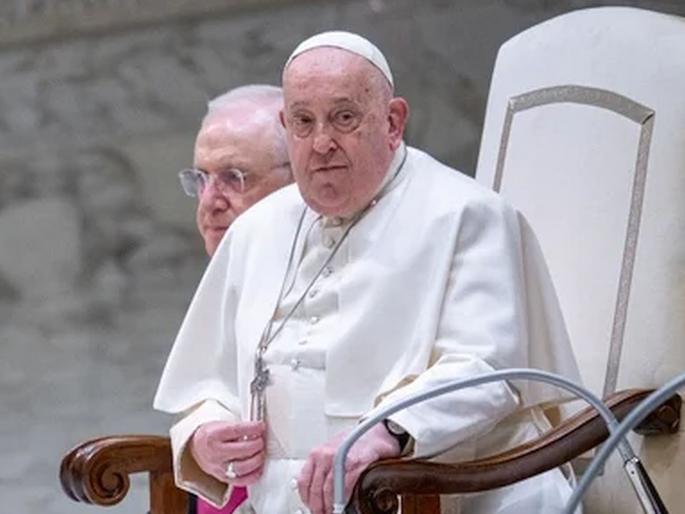 Pope Francis' health deteriorates; treatment begins in hospital | पोप फ्रान्सिस यांची प्रकृती बिघडली; हॉस्पिटलमध्ये उपचार सुरु