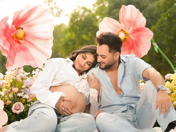 Popular singer milind gaba and wife priya blessed twins fans congratulate him | लोकप्रिय गायक झाला बाबा, पत्नीला झाली जुळी मुलं, चाहत्यांकडून अभिनंदनाचा वर्षाव Popular singer milind gaba and wife priya blessed twins fans congratulate him | लोकप्रिय गायक झाला बाबा, पत्नीला झाली जुळी मुलं, चाहत्यांकडून अभिनंदनाचा वर्षाव