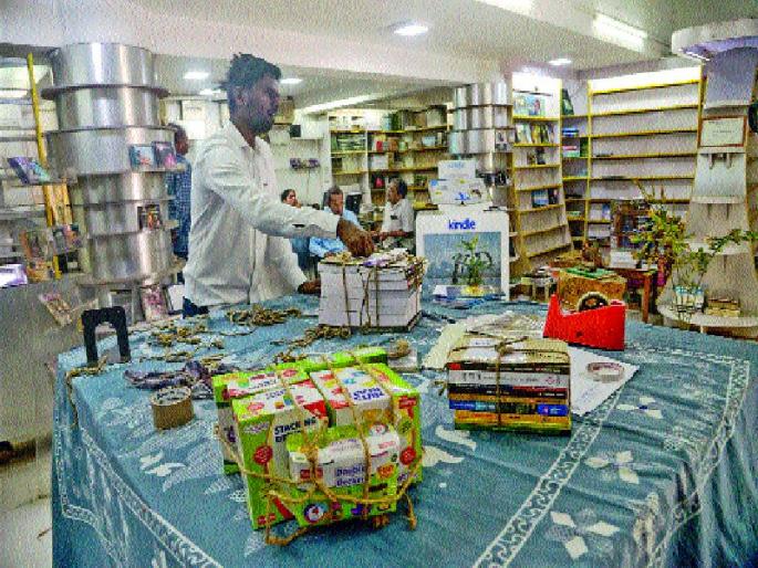 Book House: 'Popular' message | बुक हाऊस : ‘पॉप्युलर’ घेतेय निरोप Book House: 'Popular' message | बुक हाऊस : ‘पॉप्युलर’ घेतेय निरोप