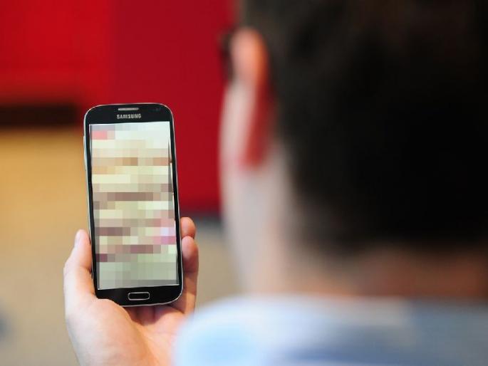 Even after the victim's mother turns up the affidavit, she is forced to show pornographic pictures | पीडित मुलीच्या आईने साक्ष फिरवल्यानंतरही अश्लील फोटो दाखविणा-यास सक्तमजुरी