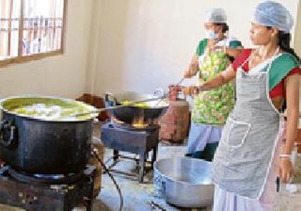 School nutrition closure is open | शालेय पोषण आहार उघड्यावर शिजवणे बंद School nutrition closure is open | शालेय पोषण आहार उघड्यावर शिजवणे बंद