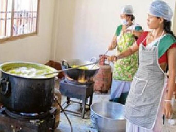 Rs 113 crore honorarium for cooks in the state finally deposited, three months worth will be given immediately | राज्यातील स्वयंपाक्यांचे ११३ कोटी मानधन अखेर जमा, तीन महिन्यांचे एकदम मिळणार  Rs 113 crore honorarium for cooks in the state finally deposited, three months worth will be given immediately | राज्यातील स्वयंपाक्यांचे ११३ कोटी मानधन अखेर जमा, तीन महिन्यांचे एकदम मिळणार