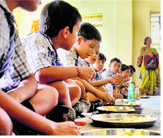 School nutrition diet now includes milk, powder: In separate segments instructions for separate orders | शालेय पोषण आहारामध्ये आता दूध, भुकटीचा समावेश: संबंधित विभागांना स्वतंत्र आदेशाच्या सूचना School nutrition diet now includes milk, powder: In separate segments instructions for separate orders | शालेय पोषण आहारामध्ये आता दूध, भुकटीचा समावेश: संबंधित विभागांना स्वतंत्र आदेशाच्या सूचना