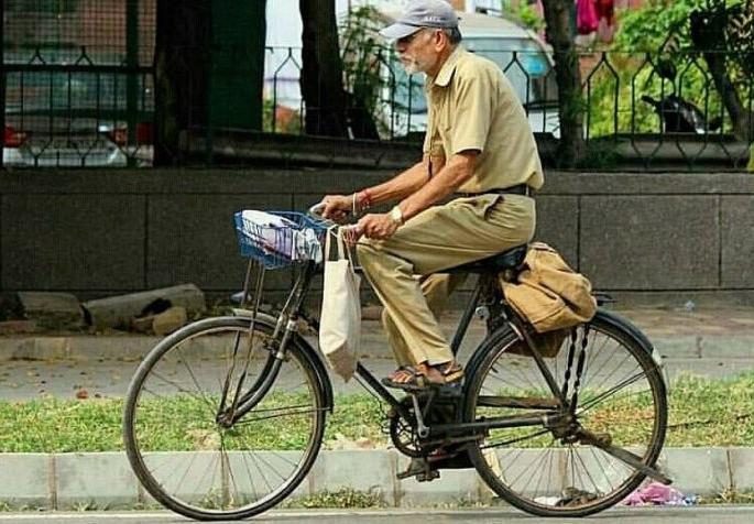 The postman will come home and withdraw the money from the bank | पोस्टमन घरी येणार, बँकेतील रक्कम काढून देणार The postman will come home and withdraw the money from the bank | पोस्टमन घरी येणार, बँकेतील रक्कम काढून देणार