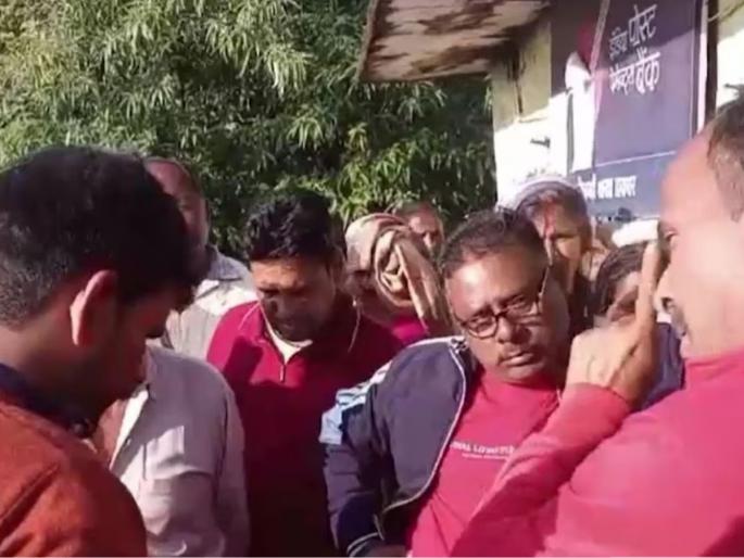 bageshwar funds missing from 1500 accounts in post office deposits ranging-from-rs2 lakhs to 12 lakhs | खळबळजनक! पोस्ट ऑफिसमधील १५०० लोकांच्या खात्यातून अचानक लाखो रुपये झाले गायब अन्... bageshwar funds missing from 1500 accounts in post office deposits ranging-from-rs2 lakhs to 12 lakhs | खळबळजनक! पोस्ट ऑफिसमधील १५०० लोकांच्या खात्यातून अचानक लाखो रुपये झाले गायब अन्...