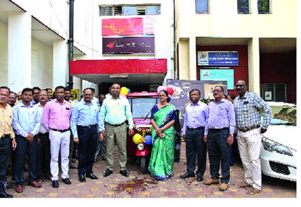 Post office services in Kolhapur have increased: Rickshaw for the postal services of the Railways | कोल्हापूर शहरात टपाल सेवेचा वेग वाढला : रेल्वेच्या डाक सेवेसाठी रिक्षा Post office services in Kolhapur have increased: Rickshaw for the postal services of the Railways | कोल्हापूर शहरात टपाल सेवेचा वेग वाढला : रेल्वेच्या डाक सेवेसाठी रिक्षा
