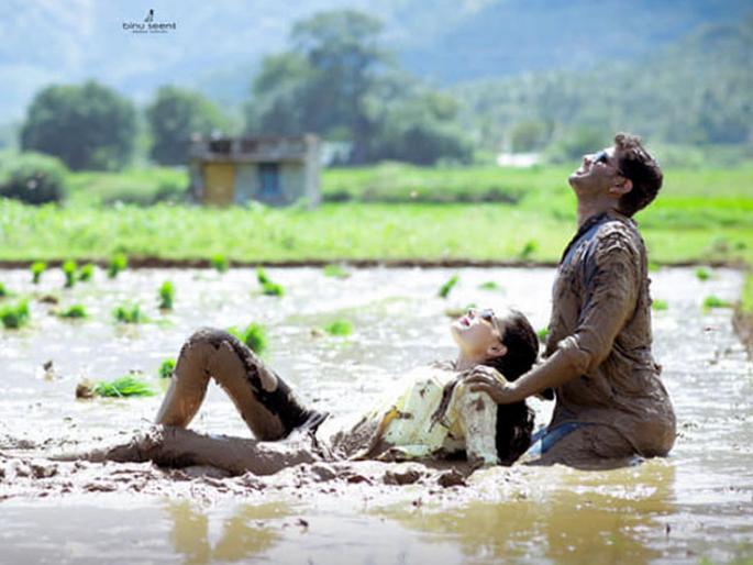 This post wedding shoot in mud goes viral on social media | कपलचं हे Post Wedding Shoot पाहून लोकांची बोलती झाली बंद, का ते तुम्हीच बघा.... This post wedding shoot in mud goes viral on social media | कपलचं हे Post Wedding Shoot पाहून लोकांची बोलती झाली बंद, का ते तुम्हीच बघा....