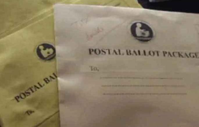 Distribution of postal ballot papers to 14 thousand 533 applicants by post | १४ हजार ५३३ अर्जदारांना पोस्टाद्वारे टपाली मतपत्रिकांचे वितरण Distribution of postal ballot papers to 14 thousand 533 applicants by post | १४ हजार ५३३ अर्जदारांना पोस्टाद्वारे टपाली मतपत्रिकांचे वितरण