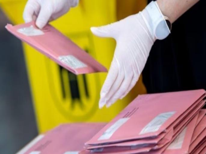 Postal voting option for government employees to avoid disenfranchisement | मतदानापासून वंचित राहू नये म्हणून सरकारी नोकरदारांसाठी टपाली मतदानाचा पर्याय Postal voting option for government employees to avoid disenfranchisement | मतदानापासून वंचित राहू नये म्हणून सरकारी नोकरदारांसाठी टपाली मतदानाचा पर्याय