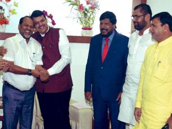 Ramas Athawale Sadabhau Khot Vinayak Mete Mahadev Jankar | आठवले, खोत, मेटे आणि जानकर ठरले युतीचे पोस्टर बॉईज Ramas Athawale Sadabhau Khot Vinayak Mete Mahadev Jankar | आठवले, खोत, मेटे आणि जानकर ठरले युतीचे पोस्टर बॉईज