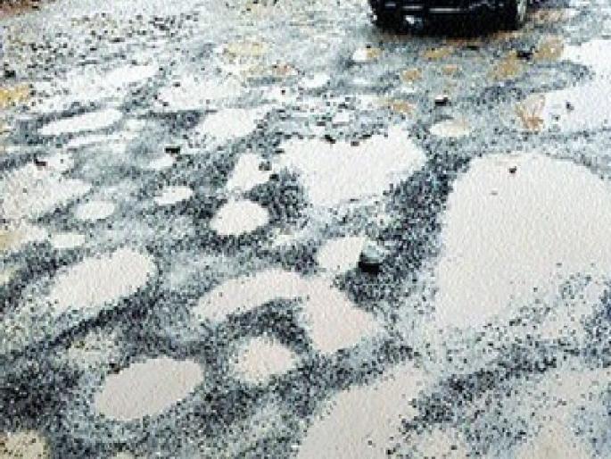 Ganesh boasts of ten thousand potholes in the state! Initiative of Charity Commissioner: 17 crores fund for charitable work | गणेश मंडळांनी बुजविले राज्यातील दहा हजार खड्डे! धर्मादाय आयुक्तालयाचा पुढाकार : सेवाभावी कार्यासाठी १७ कोटींचा निधी  Ganesh boasts of ten thousand potholes in the state! Initiative of Charity Commissioner: 17 crores fund for charitable work | गणेश मंडळांनी बुजविले राज्यातील दहा हजार खड्डे! धर्मादाय आयुक्तालयाचा पुढाकार : सेवाभावी कार्यासाठी १७ कोटींचा निधी