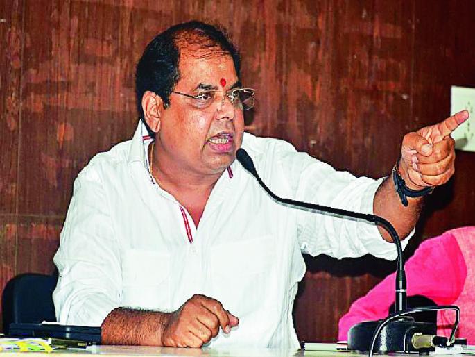 MLA Praveen Pote Patil drew attention to various problems in Amravati in a meeting at Bachat Bhavan | कचरा माझे आजोबा उचलतील काय ? आमदार प्रवीण पोटे पाटील कडाडले MLA Praveen Pote Patil drew attention to various problems in Amravati in a meeting at Bachat Bhavan | कचरा माझे आजोबा उचलतील काय ? आमदार प्रवीण पोटे पाटील कडाडले