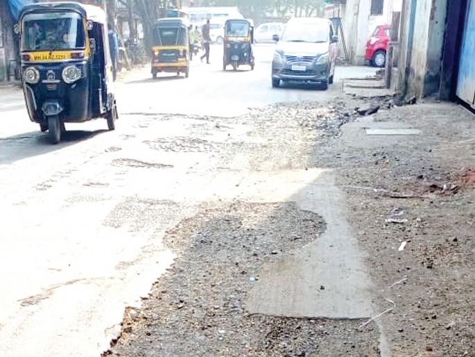 The Empire of the Khadas remained in Mira-Bhayander; Neglect of the municipality | मीरा-भाईंदरमध्ये खड्ड्यांचे साम्राज्य कायम; पालिकेचे दुर्लक्ष The Empire of the Khadas remained in Mira-Bhayander; Neglect of the municipality | मीरा-भाईंदरमध्ये खड्ड्यांचे साम्राज्य कायम; पालिकेचे दुर्लक्ष