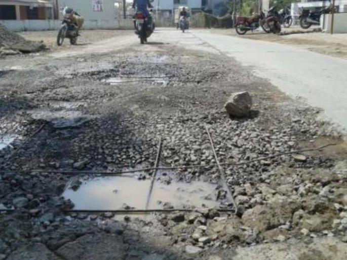 Poor road works BMC Fine of Rs 50 lakhs | रस्त्यांची निकृष्ट कामे; ५० लाखांचा दंड Poor road works BMC Fine of Rs 50 lakhs | रस्त्यांची निकृष्ट कामे; ५० लाखांचा दंड