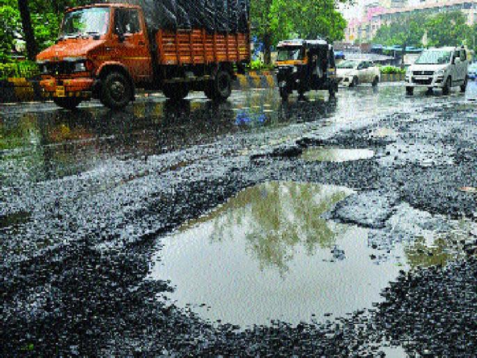 Training for driving through the pits? | खड्ड्यांतून वाहन चालवण्याचे प्रशिक्षण? Training for driving through the pits? | खड्ड्यांतून वाहन चालवण्याचे प्रशिक्षण?