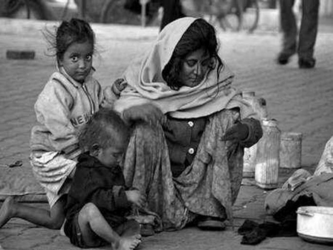 What about the bottom ten percent? face to Poverty Eradication | तळातील दहा टक्क्यांचे काय? गरिबी निर्मूलनाशी भिडावे लागेल What about the bottom ten percent? face to Poverty Eradication | तळातील दहा टक्क्यांचे काय? गरिबी निर्मूलनाशी भिडावे लागेल