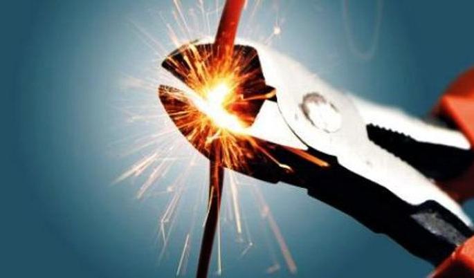 In Nagpur, electricity was cut off by 4300 for dues | नागपुरात ४,३०० थकबाकीदारांची वीज कापली