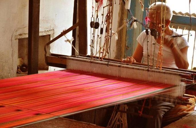 In the budget, small textile industry get nothing | अर्थसंकल्पात छाेट्या वस्त्राेद्याेगांच्या वाट्याला भाेपळा In the budget, small textile industry get nothing | अर्थसंकल्पात छाेट्या वस्त्राेद्याेगांच्या वाट्याला भाेपळा
