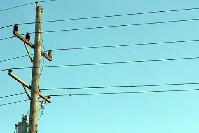 Power theft for agricultural pumps by putting numbers on wires; Punitive action against six farmers | तारांवर आकडे टाकून कृषीपंपासाठी वीज चोरी; सहा शेतकऱ्यांवर दंडात्मक कारवाई Power theft for agricultural pumps by putting numbers on wires; Punitive action against six farmers | तारांवर आकडे टाकून कृषीपंपासाठी वीज चोरी; सहा शेतकऱ्यांवर दंडात्मक कारवाई