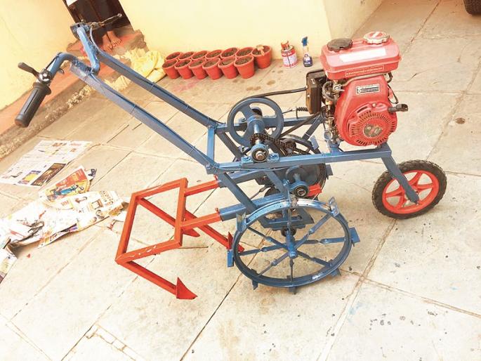 Grassroot Innovator: The Mini Power Tiller made by the youngest businessman of Jalgaon | ग्रासरूट इनोव्हेटर : जळगावच्या उद्योगशील युवकाने भंगारातून बनविले मिनी पॉवर टिलर Grassroot Innovator: The Mini Power Tiller made by the youngest businessman of Jalgaon | ग्रासरूट इनोव्हेटर : जळगावच्या उद्योगशील युवकाने भंगारातून बनविले मिनी पॉवर टिलर