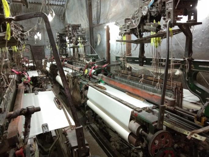 Due to slowdown in textile business | कापड व्यवसायातील मंदीने यंत्रमागमालक हैराण, वीजदरवाढी विरोधात उतरणार रस्त्यावर Due to slowdown in textile business | कापड व्यवसायातील मंदीने यंत्रमागमालक हैराण, वीजदरवाढी विरोधात उतरणार रस्त्यावर