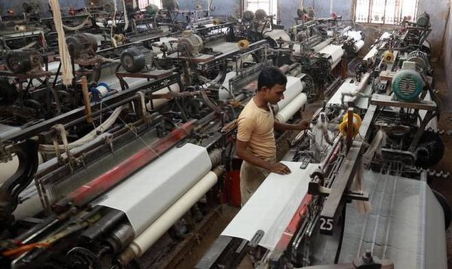 6 to 8 percent bonus for the slaughter machines in Solapur | सोलापुरातील यंत्रमाग कामगारांना सहा ते आठ टक्के बोनस