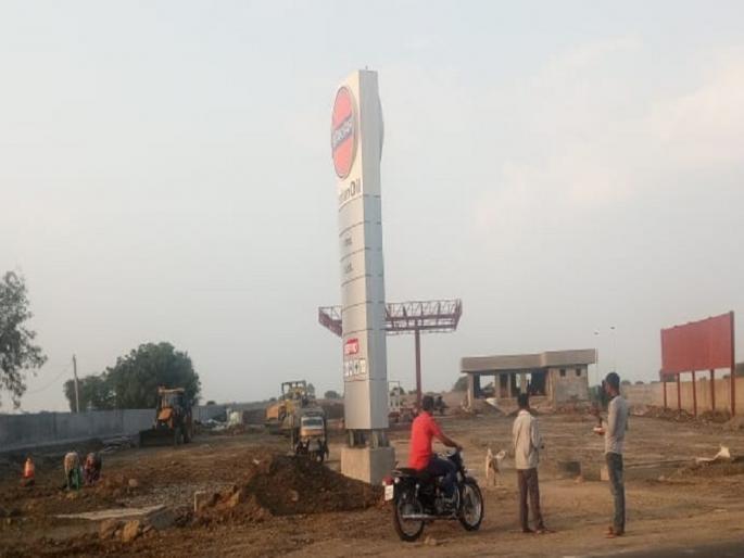 9 thousand liters of diesel looted before the petrol pump started | पेट्रोल पंप सुरु होण्याआधीच ९ हजार लिटर डिझेल लुटले 9 thousand liters of diesel looted before the petrol pump started | पेट्रोल पंप सुरु होण्याआधीच ९ हजार लिटर डिझेल लुटले