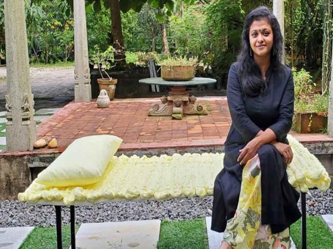 kerala lakshmi menon made bedrole out of PPE | पीपीई किट शिवून उरलेल्या कापडातून तिने बनवल्या रुग्णांसाठी गाद्या kerala lakshmi menon made bedrole out of PPE | पीपीई किट शिवून उरलेल्या कापडातून तिने बनवल्या रुग्णांसाठी गाद्या