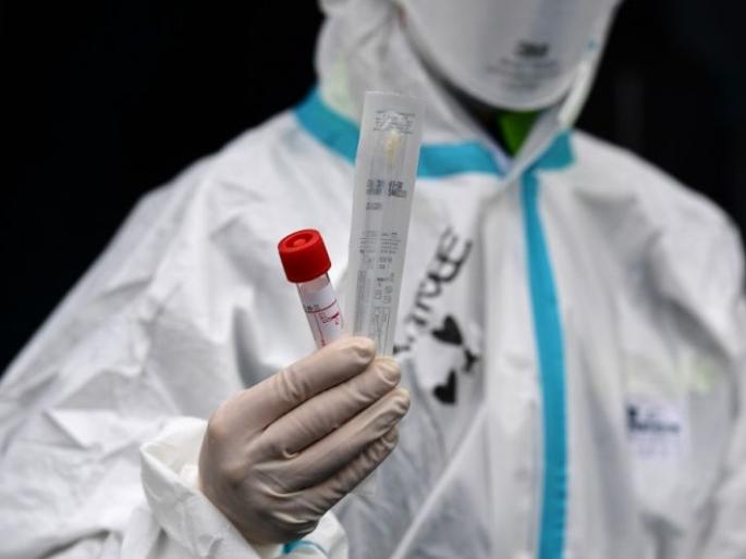 CoronaVirus: Sample 'PPE' finally returned by employees in Govt Hospital Aurangabad | CoronaVirus : अखेर 'घाटी'मध्ये कर्मचाऱ्यांकडून सॅम्पल 'पीपीई' घेतले परत CoronaVirus: Sample 'PPE' finally returned by employees in Govt Hospital Aurangabad | CoronaVirus : अखेर 'घाटी'मध्ये कर्मचाऱ्यांकडून सॅम्पल 'पीपीई' घेतले परत