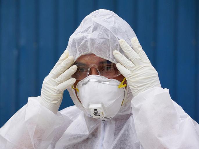 Purchases of medical supplies, masks, sanitizers, PPE kits at inflated prices | CoronaVirus News in Thane: वैद्यकीय साहित्य खरेदीत घोळ, मास्क, सॅनिटायझर, पीपीई कीटची चढ्या भावाने खरेदी