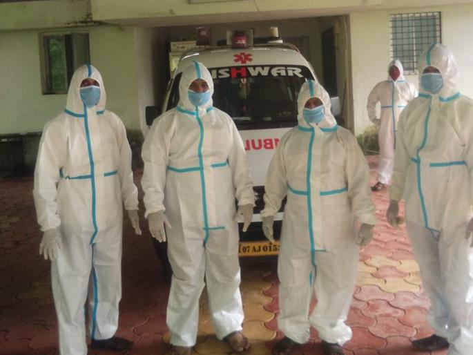 corona virus: Funeral on a woman wearing a PPE insect | corona virus : पीपीई कीट परिधान करून केले त्या महिलेवर अंत्यसंस्कार corona virus: Funeral on a woman wearing a PPE insect | corona virus : पीपीई कीट परिधान करून केले त्या महिलेवर अंत्यसंस्कार