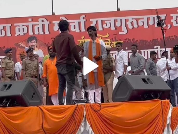"Let me speak, or I will commit suicide" youth uproar at manoj Jarange Patil meeting | VIDEO: "मला बोलू द्या, नाहीतर मी आत्महत्या करेल" जरांगे पाटलांच्या सभेत तरुणांचा गोंधळ "Let me speak, or I will commit suicide" youth uproar at manoj Jarange Patil meeting | VIDEO: "मला बोलू द्या, नाहीतर मी आत्महत्या करेल" जरांगे पाटलांच्या सभेत तरुणांचा गोंधळ