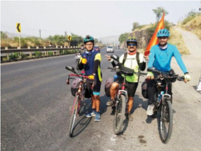 Dombivali to Kolhapur cycle trip to inculcate the importance of fuel saving in the minds of the people | इंधनबचतीचे महत्त्व जनमनात रुजवण्यासाठी डोंबिवली ते कोल्हापूर सायकल सफर Dombivali to Kolhapur cycle trip to inculcate the importance of fuel saving in the minds of the people | इंधनबचतीचे महत्त्व जनमनात रुजवण्यासाठी डोंबिवली ते कोल्हापूर सायकल सफर