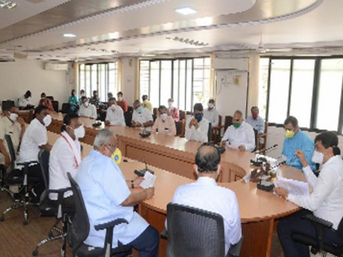 BJP People's Representatives Discuss with District Collector | भाजप लोकप्रतिनिधींची जिल्हाधिकाऱ्यांशी चर्चा BJP People's Representatives Discuss with District Collector | भाजप लोकप्रतिनिधींची जिल्हाधिकाऱ्यांशी चर्चा