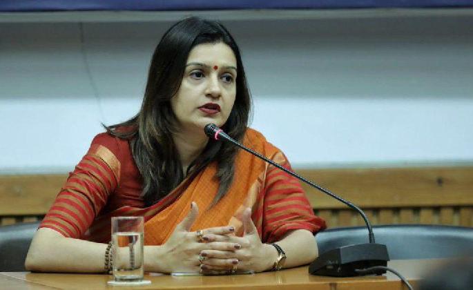 shivsena mp Priyanka Chaturvedi reaction on home allotment by maharashtra to mlas | सर्वच आमदार श्रीमंत नाहीत, घर देण्यात गैर काय? : प्रियंका चतुर्वेदी shivsena mp Priyanka Chaturvedi reaction on home allotment by maharashtra to mlas | सर्वच आमदार श्रीमंत नाहीत, घर देण्यात गैर काय? : प्रियंका चतुर्वेदी