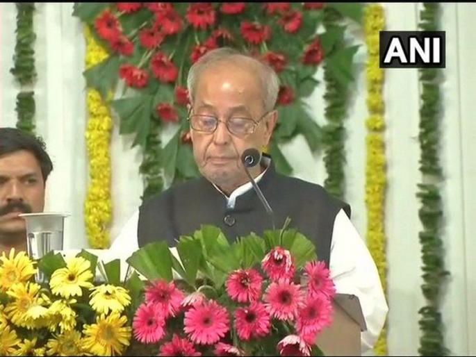 He has shown mirror of truth to RSS says congress leader Randeep Surjewala after Pranab mukherjees speech at rss event | प्रणवदांनी आरएसएसला सत्य काय ते दाखवून दिलं; आधीच्या टीकेनंतर काँग्रेसचा यू-टर्न He has shown mirror of truth to RSS says congress leader Randeep Surjewala after Pranab mukherjees speech at rss event | प्रणवदांनी आरएसएसला सत्य काय ते दाखवून दिलं; आधीच्या टीकेनंतर काँग्रेसचा यू-टर्न