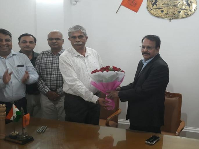 Dr. Karbhari Kale accepted the post of Vice Chancellor of Pune University | डॉ. कारभारी काळेंनी स्विकारली पुणे विद्यापीठाच्या कुलगुरू पदाची सूत्रे Dr. Karbhari Kale accepted the post of Vice Chancellor of Pune University | डॉ. कारभारी काळेंनी स्विकारली पुणे विद्यापीठाच्या कुलगुरू पदाची सूत्रे