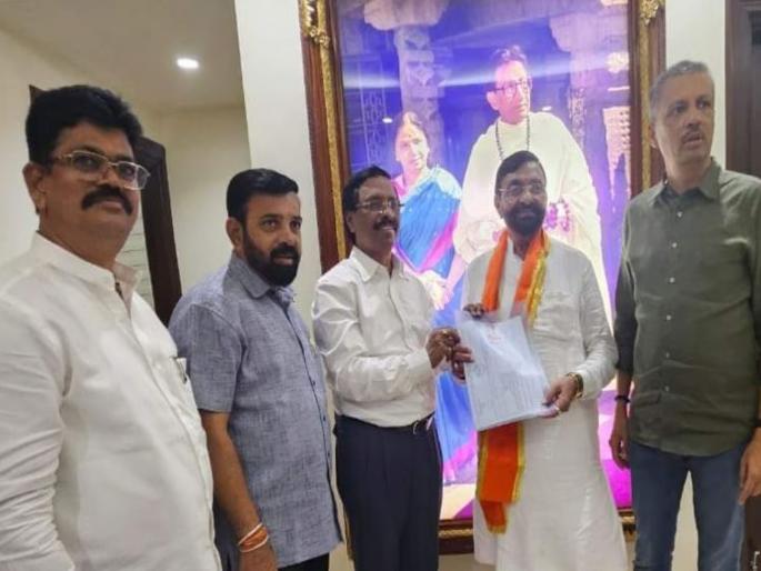 Maharashtra Assembly Election 2024 - Prabhakar Sonawane, candidate of Thackeray group in Chopra constituency, suffered a heart attack | प्रचाराला जाताना ठाकरे गटाच्या उमेदवाराला आला हार्ट अटॅक; तातडीनं रुग्णालयात दाखल Maharashtra Assembly Election 2024 - Prabhakar Sonawane, candidate of Thackeray group in Chopra constituency, suffered a heart attack | प्रचाराला जाताना ठाकरे गटाच्या उमेदवाराला आला हार्ट अटॅक; तातडीनं रुग्णालयात दाखल