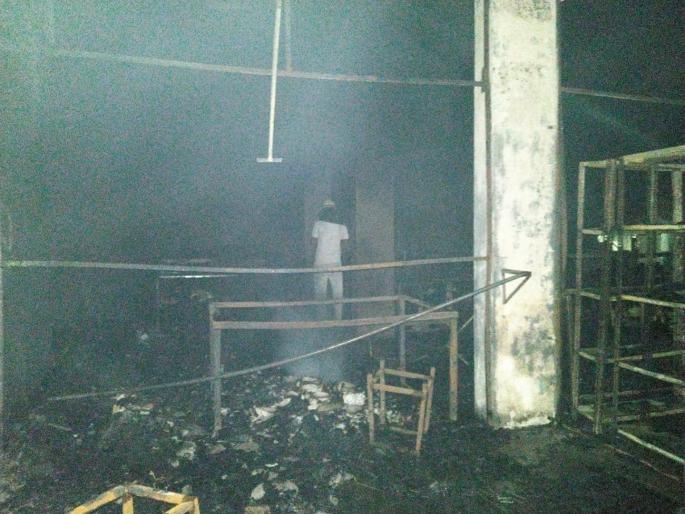 cloth shop fire in Parbhani; Millions of losses | परभणीत कपड्याच्या दुकानाला भीषण आग; लाखोंचे नुकसान cloth shop fire in Parbhani; Millions of losses | परभणीत कपड्याच्या दुकानाला भीषण आग; लाखोंचे नुकसान