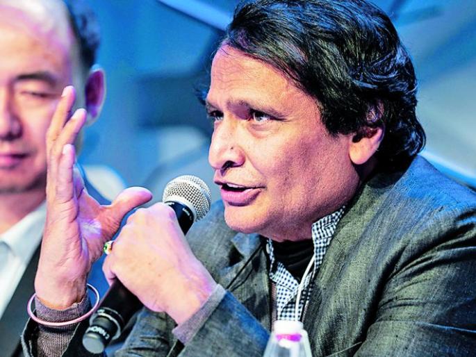 Central and state should reduce fuel tax: Suresh Prabhu | केंद्र व राज्याने इंधनावरील कर कमी करावा : सुरेश प्रभू  Central and state should reduce fuel tax: Suresh Prabhu | केंद्र व राज्याने इंधनावरील कर कमी करावा : सुरेश प्रभू