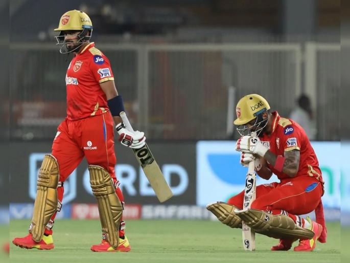 IPL 2021, PK Vs RCB  T20 Live : Prabhsimran Singh goes for 7 in 7 balls, PBKS brought him to 4.8 crore, know about him  | IPL 2021, PK Vs RCB T20 Live : ४.८ कोटींचा पाऊस, २९८ धावांची वादळी खेळी; पंजाब किंग्सच्या प्रभसिमरन सिंगचा करिष्मा आज चाललाच नाही 