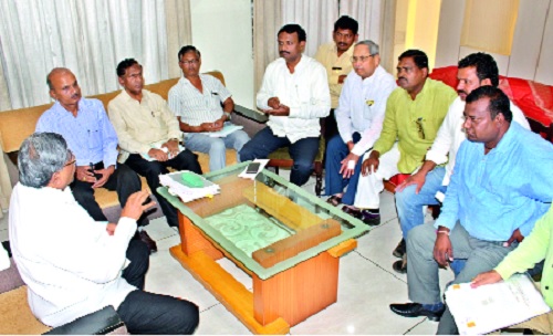  There is no reservation on ground in the area of ​​farmers: Guardian Minister gave the trust | शेतकऱ्यांच्या इंचभरही जमिनीवर आरक्षण नाही : पालकमंत्र्यांनी दिला विश्वास