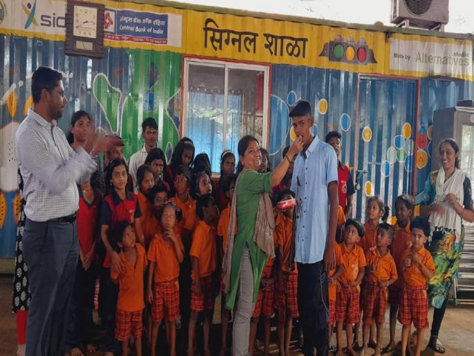 Saraswati Secondary Via Signal School, Ashe Che Kiran passed 10th with 60% | सरस्वती सेकंडरी व्हाया सिग्नल शाळा, आशेचा ‘किरण’ दहावीत ६० टक्यांनी उत्तीर्ण Saraswati Secondary Via Signal School, Ashe Che Kiran passed 10th with 60% | सरस्वती सेकंडरी व्हाया सिग्नल शाळा, आशेचा ‘किरण’ दहावीत ६० टक्यांनी उत्तीर्ण